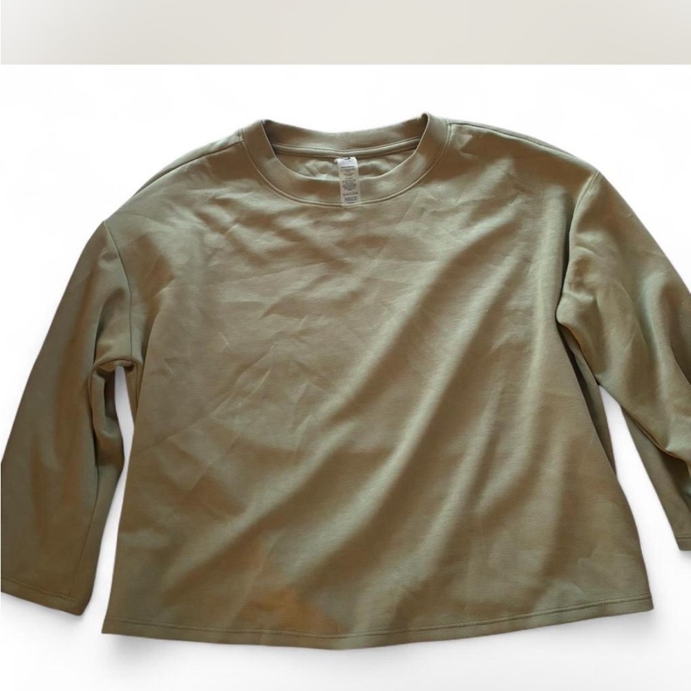 Lou & Grey Green Lightweight Sweatshirt